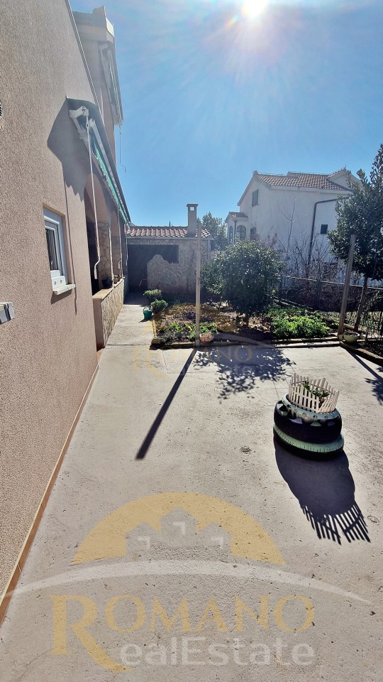 Hiša za prodajo v Seget Vranjici – blizu Trogirja